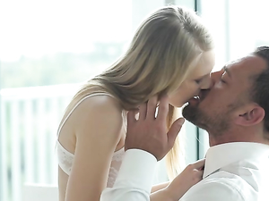 Good Sex Before Work With His Breathtaking Blonde GF